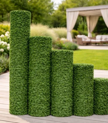 Декоративний зелений паркан із штучної трави на сітці рабиця ПВХ висотою 1,5 м