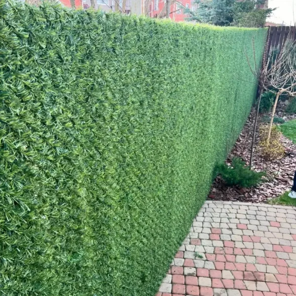 Декоративний зелений паркан із штучної трави на сітці висотою 1,9 м жива огорожа